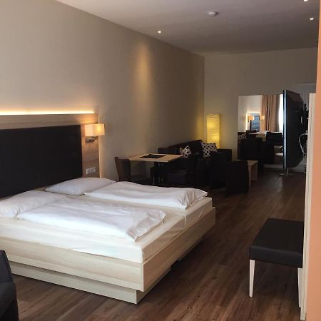 3 Apartments Am Wambolter Hof 3 Бенсхайм Екстериор снимка