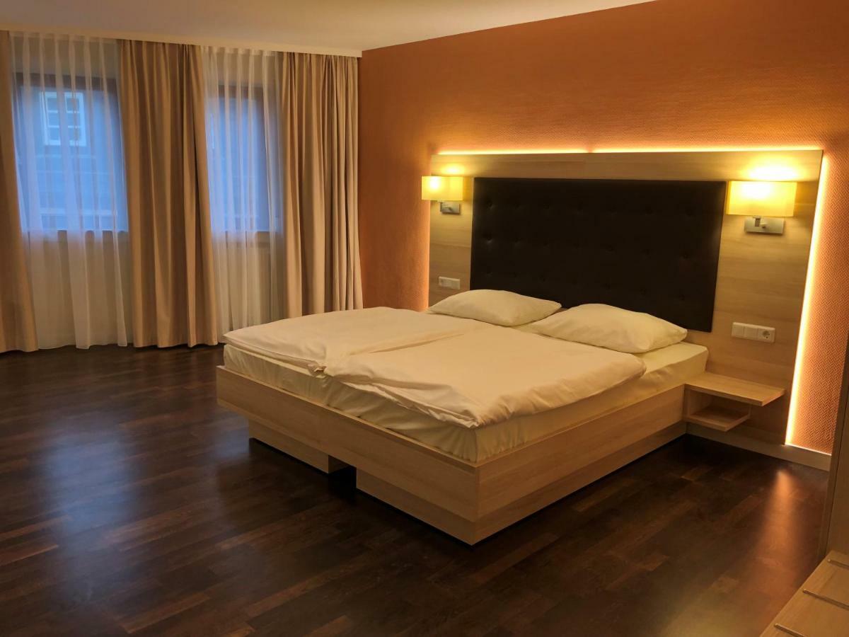 3 Apartments Am Wambolter Hof 3 Бенсхайм Екстериор снимка