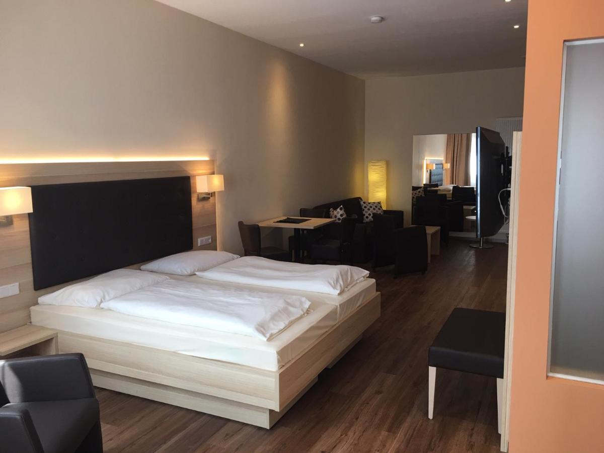 3 Apartments Am Wambolter Hof 3 Бенсхайм Екстериор снимка